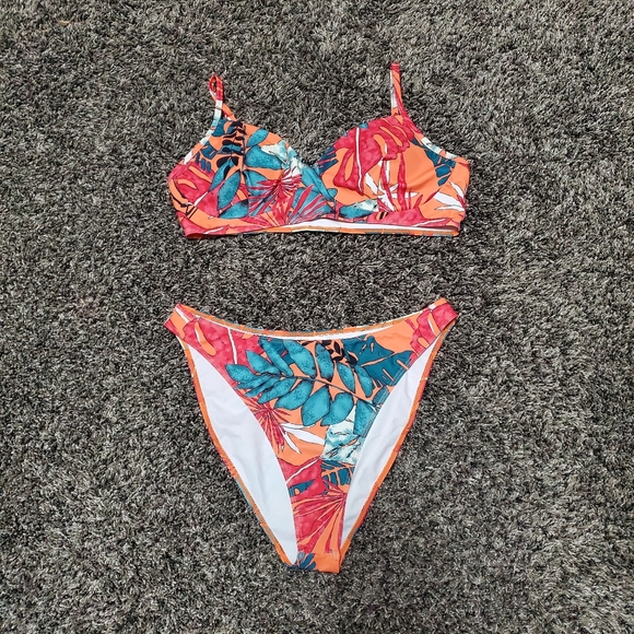 Tropical Bikini Set with Coverup - Picture 5 of 12